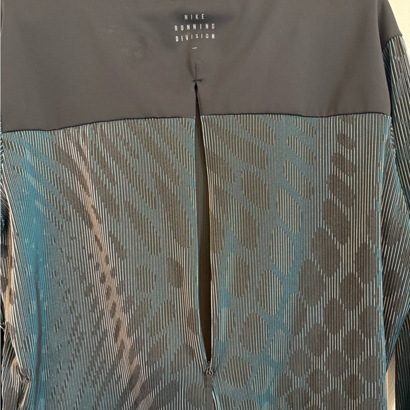 Nike Run Division Midlayer Top - Picture 8 of 9